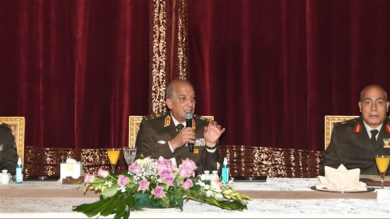 وزير الدفاع يلتقى