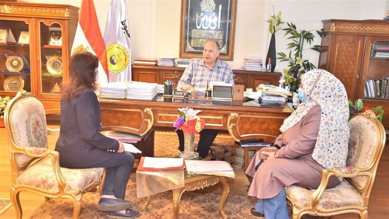 لقاء محافظ أسيوط