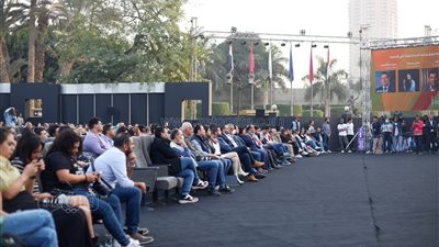 حضور جماهيري كبير لندوة بيتر ميمي وهاني سرحان في مهرجان القاهرة السينمائي | صور