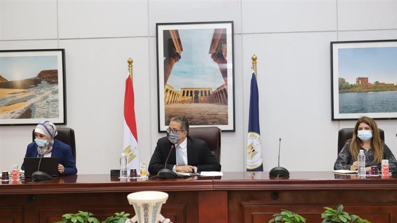 اجتماع وزير السياحة