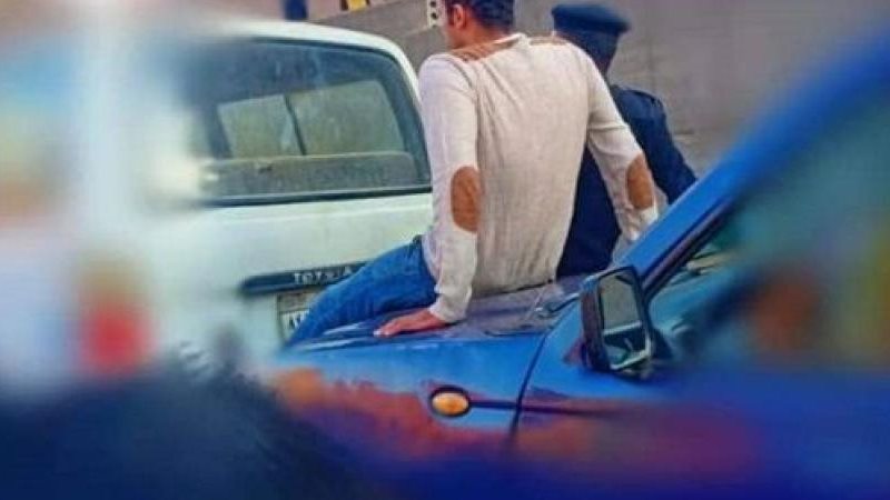  راكب يجلس على جزء