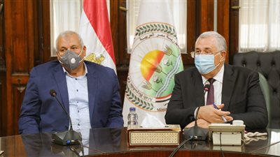 تنسيق بين الزراعة والوادي الجديد لجذب النحالين لإنتاج العسل من النباتات العطرية 