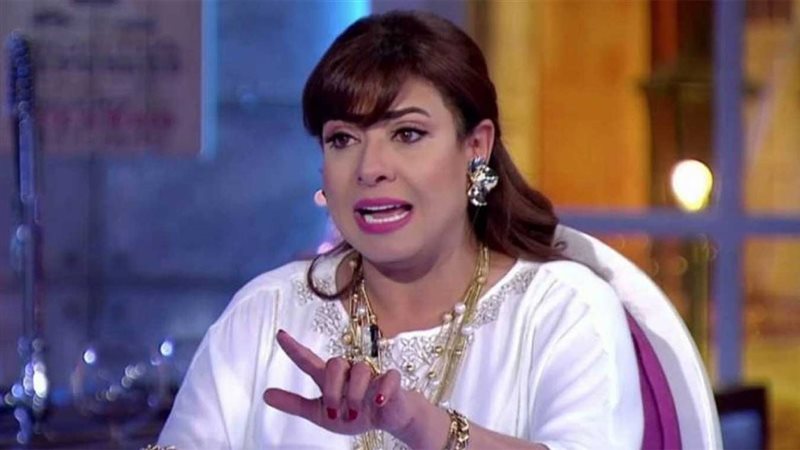 الفنانة نشوي مصطفي،