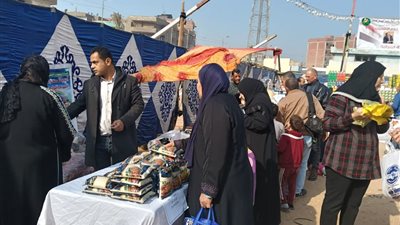 محافظ الشرقية: إقبال كثيف على سوق اليوم الواحد بمنطقة الصيادين 