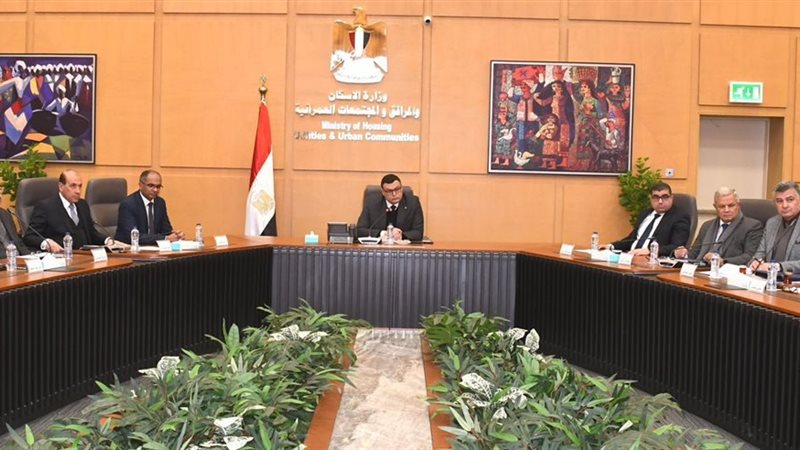 وزير الاسكان خلال