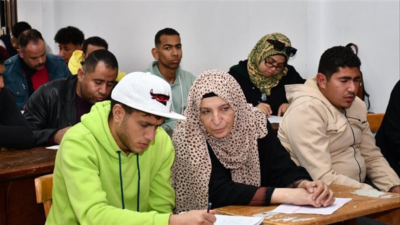  الفترات الامتحانية