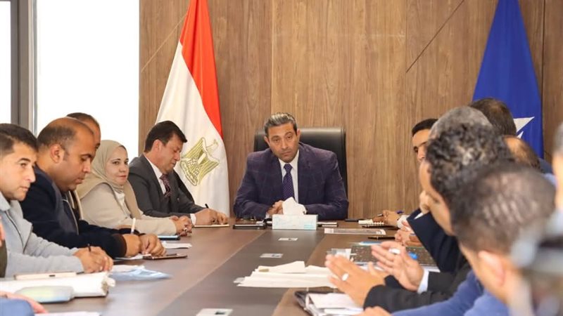 محافظ دمياط يبحث