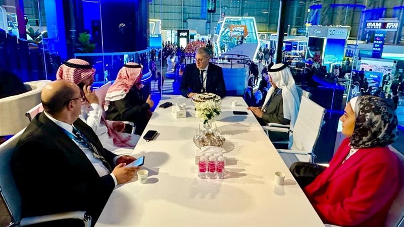 وزير البترول يبحث