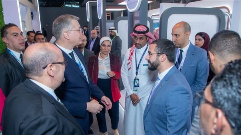 بدوي خلال تفقده الشركات