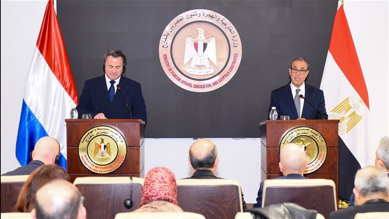 الدكتور بدر عبد العاطى