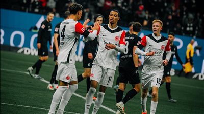 ليفربول يبدأ مفاوضاته لضم مهاجم فرانكفورت