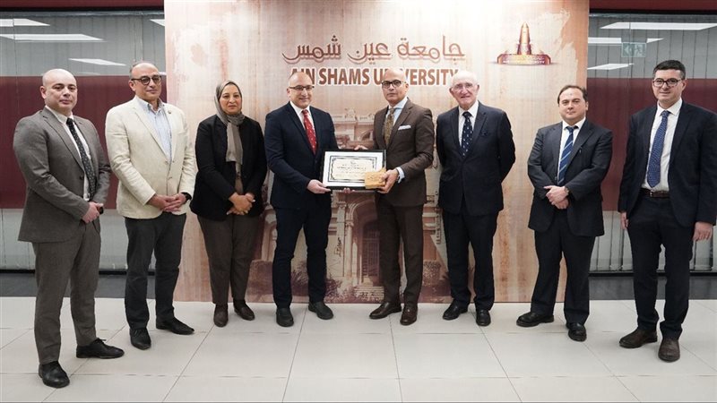 رئيس جامعة عين شمس