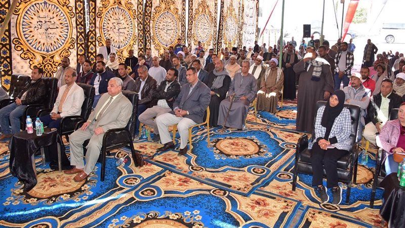 أثناء اللقاء 