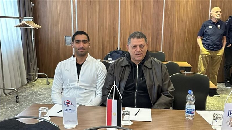 خالد فتحي في الاجتماع