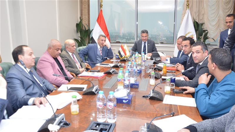 وزير التموين خلال
