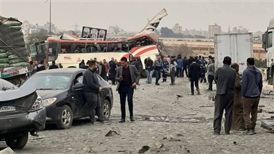 اللقطات الأولى لحادث تصادم 20 سيارة بالطريق الأوسطى ومصرع وإصابة 10 أشخاص (فيديو)
