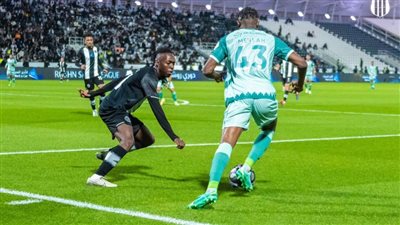 الشباب يقلب تأخره لفوز مثير على الرياض في الدوري السعودي