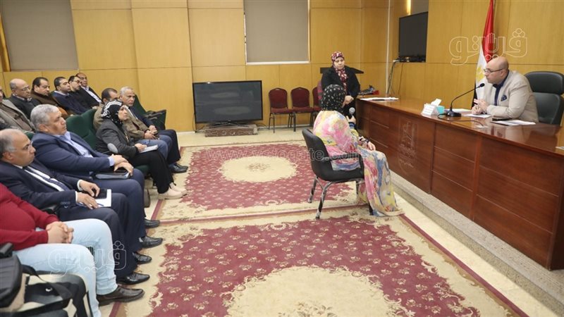 محافظ بني سويف يعقد