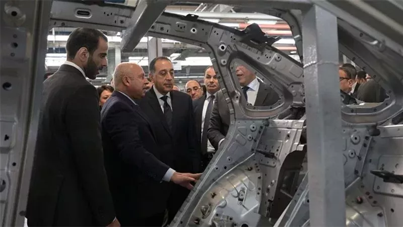 رئيس الوزراء يفتتح