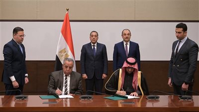 رئيس الوزراء يشهد توقيع عقد استغلال وتشغيل فرن قوس حراري لإنتاج سبائك السيليكو منجنيز