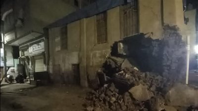 العناية الإلهية تنقذ مسنة في انهيار جزئي لعقار بقرية أويش الحجر بالمنصورة (صور)