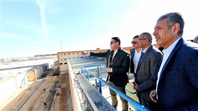 وزير الإسكان يتفقد المنطقة الصناعية بالعاشر من رمضان