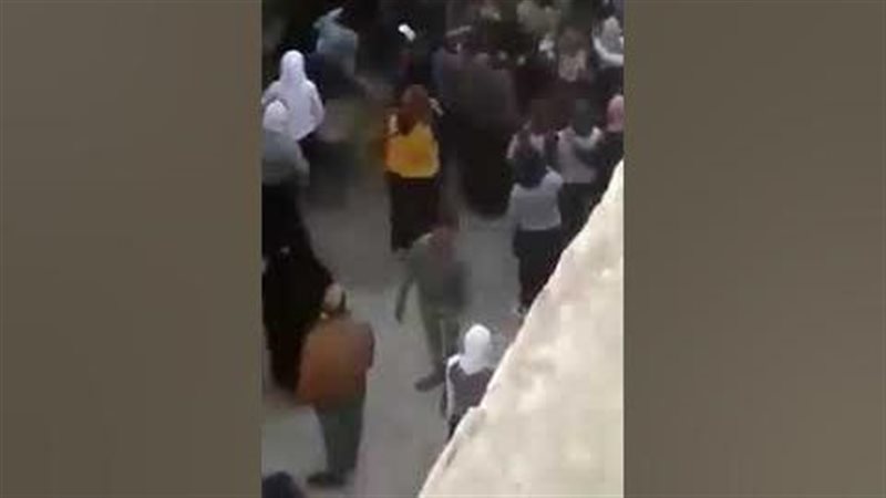 خناقة بين طالبات