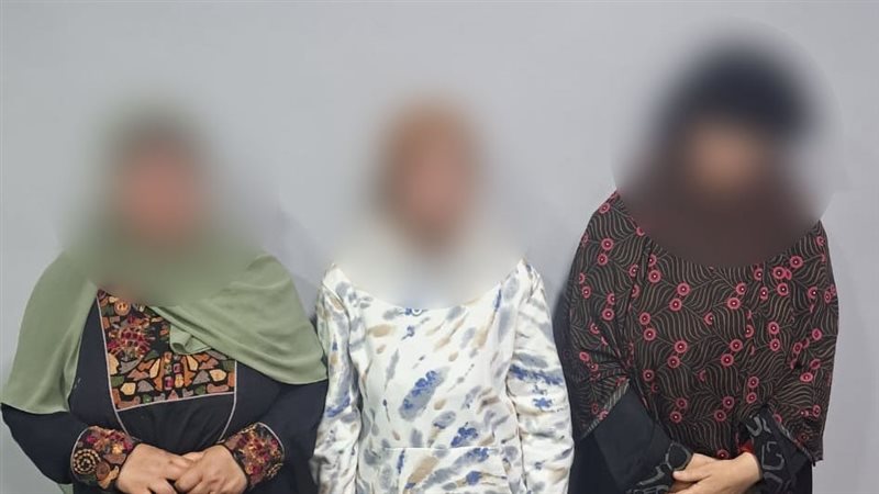 القبض على 3 سيدات