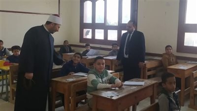 رئيس المنطقة الأزهرية بالإسكندرية يتابع امتحانات الشهادة الابتدائية 