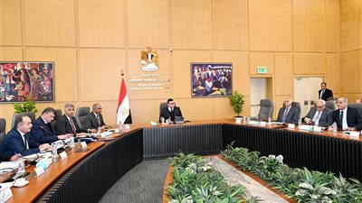 تنفذها شركة المقاولون العرب، وزير الإسكان يتابع موقف عددٍ من المشروعات بالمدن الجديدة