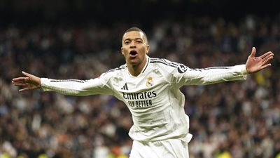 مبابي يقترب من ليفاندوفسكي، ترتيب هدافي الدوري الإسباني قبل مباراة برشلونة وإشبيلية 