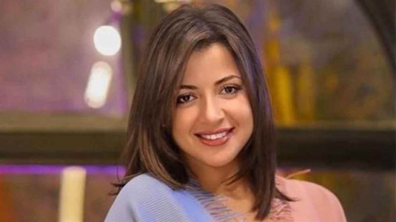 الفنانة مني فاروق،