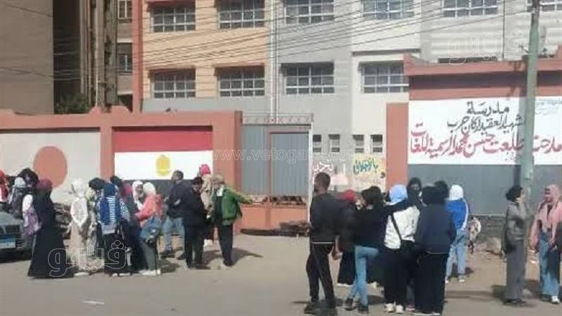 طلاب الشهادة الإعدادية