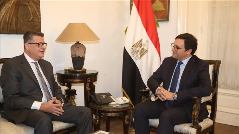 وزير الثقافة يلتقي
