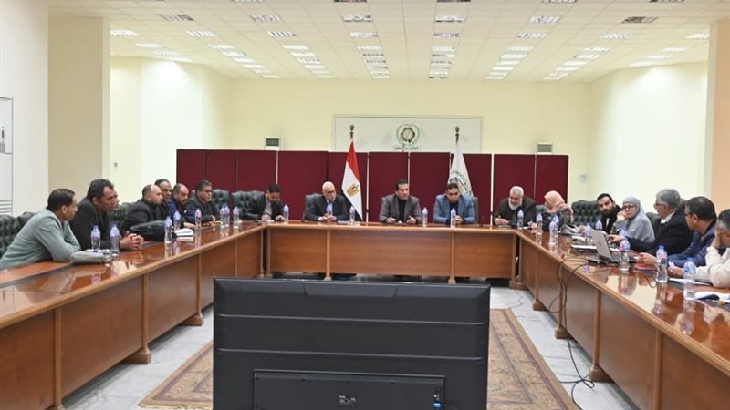 مسؤولو الاسكان