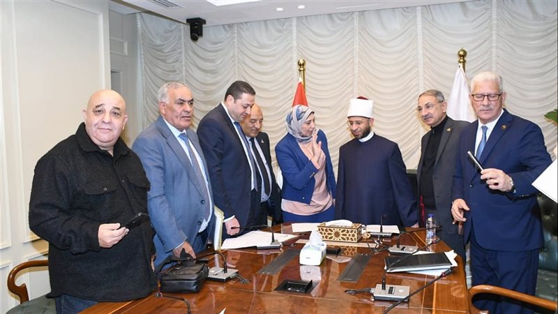 وزير الأوقاف يلتقي