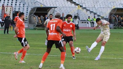 الصدارة في خطر، الأهلي يواصل عروضه الهزيلة ويتعادل مع فاركو 1/1 