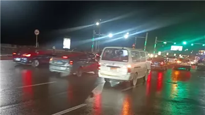 تزامنا مع نوة قاسم، سقوط أمطار على الإسكندرية ليلا (صور)