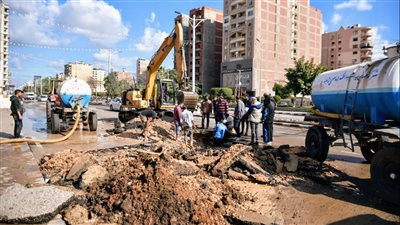 محافظ الدقهلية يوجه بإصلاح كسر خط مياه في المنصورة (صور)