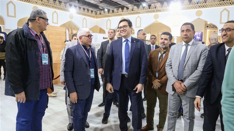 وزير الثقافة بمعرض