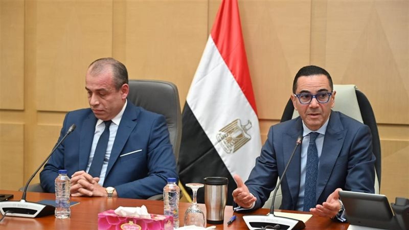  وزير الاستثمار يلتقي