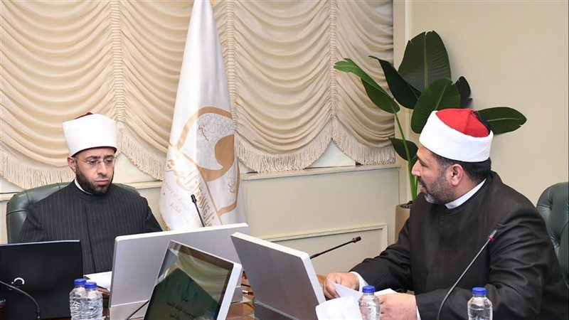 وزير الأوقاف يلتقي