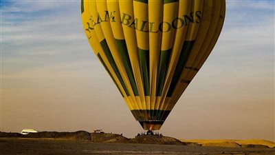 هبوط اضطراري لـ بالون على متنه 24 سائحا بمنطقة جبلية في الأقصر