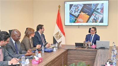 حسن الخطيب يستعرض ترتيبات إقامة المنتدى الأفريقى للاستثمار والتمويل