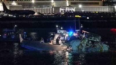 اللقطات الأولى لحطام الطائرتين الأمريكيتين في واشنطن ومقطع جديد يوثق المأساة (فيديو)