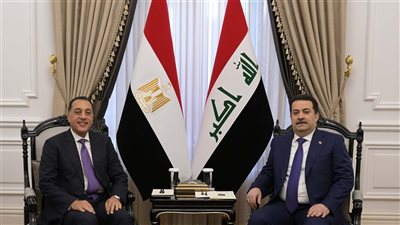 رئيسا وزراء مصر والعراق يشهدان التوقيع على 12 وثيقة تعاون 