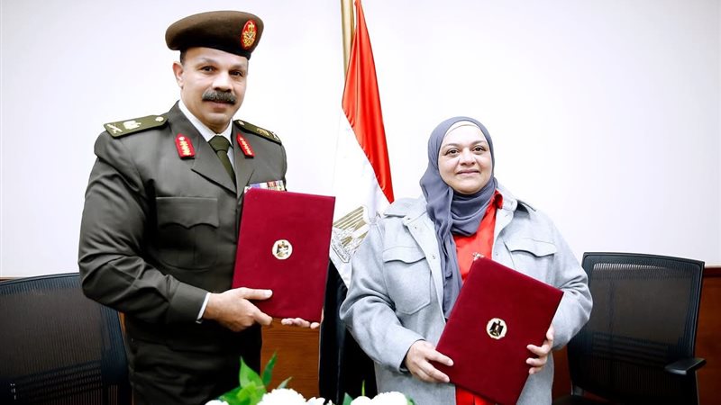 جانب من توقيع البروتوكول