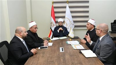 وزير الأوقاف يوجه بأهمية تحقيق أقصى درجات الانضباط الإداري داخل المديريات