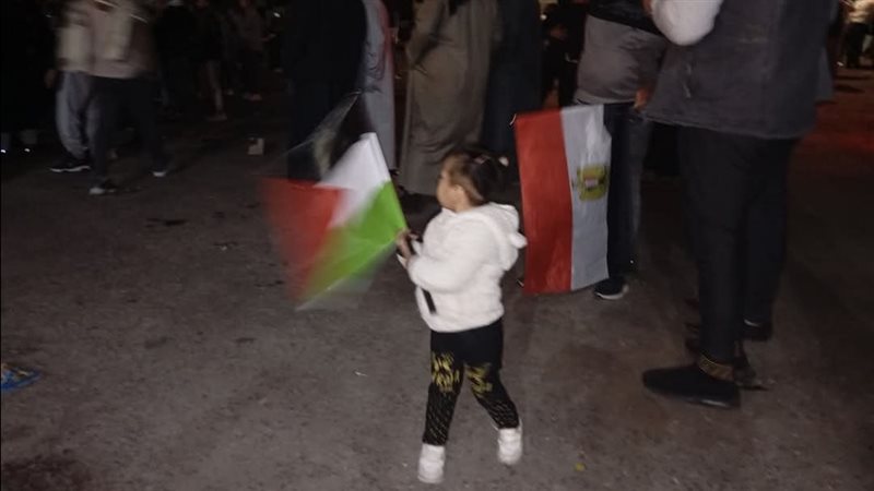 طفلة تشارك في تجمع