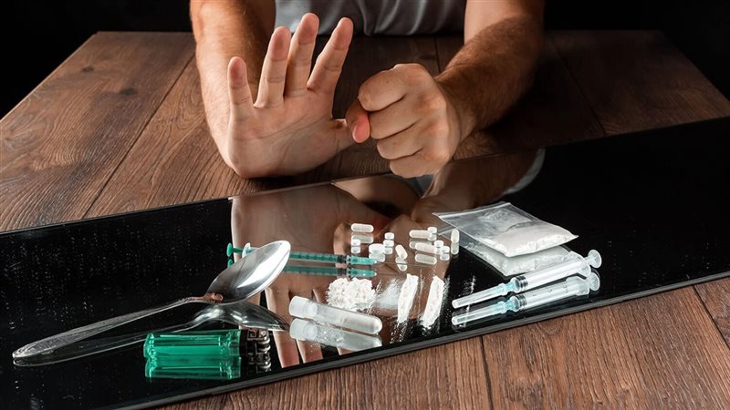 مكافحة الإدمان، فيتو